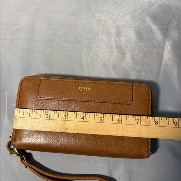Fossil Tan Leather Wristlet Wallet - Picture 14 of 16